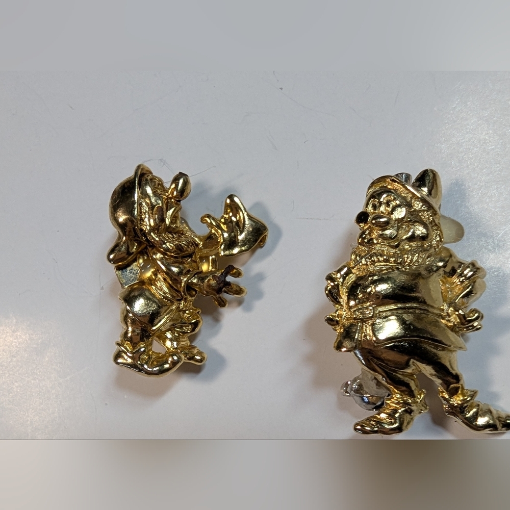 Wendy Gell Disney two dwarf pins happy and sneezy.